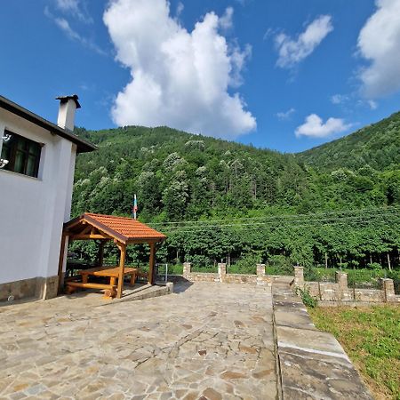 Guest House Ivan Cherni Osum Bagian luar foto