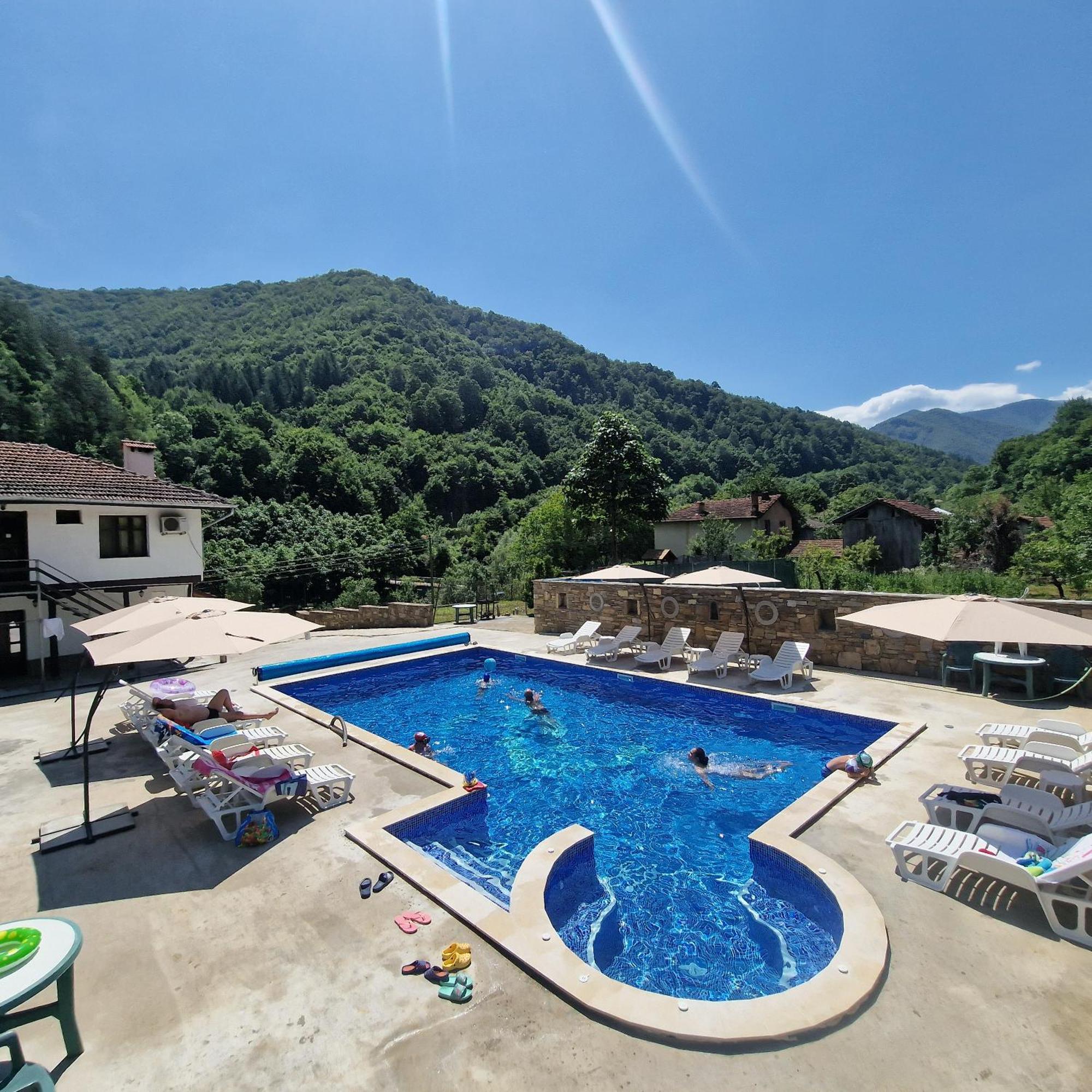 Guest House Ivan Cherni Osum Bagian luar foto