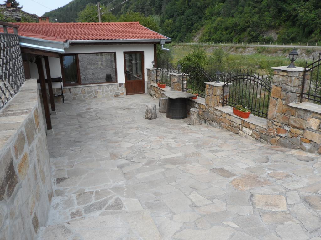 Guest House Ivan Cherni Osum Bagian luar foto