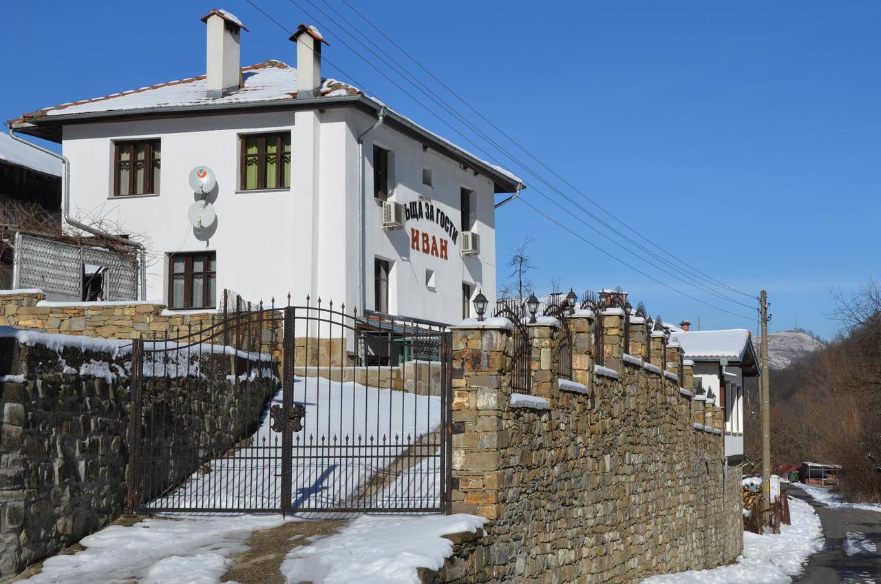 Guest House Ivan Cherni Osum Bagian luar foto