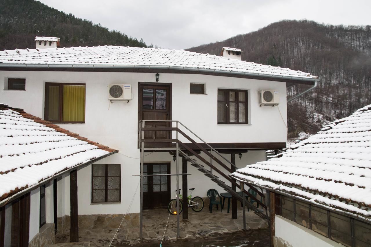 Guest House Ivan Cherni Osum Bagian luar foto