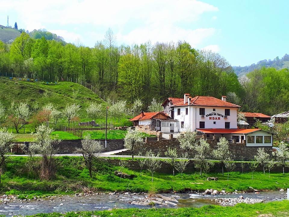 Guest House Ivan Cherni Osum Bagian luar foto